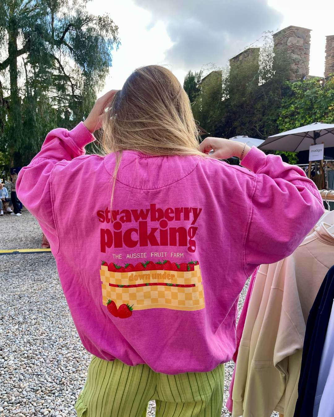 STRAWBERRY - Oversized Washed Sweatshirt