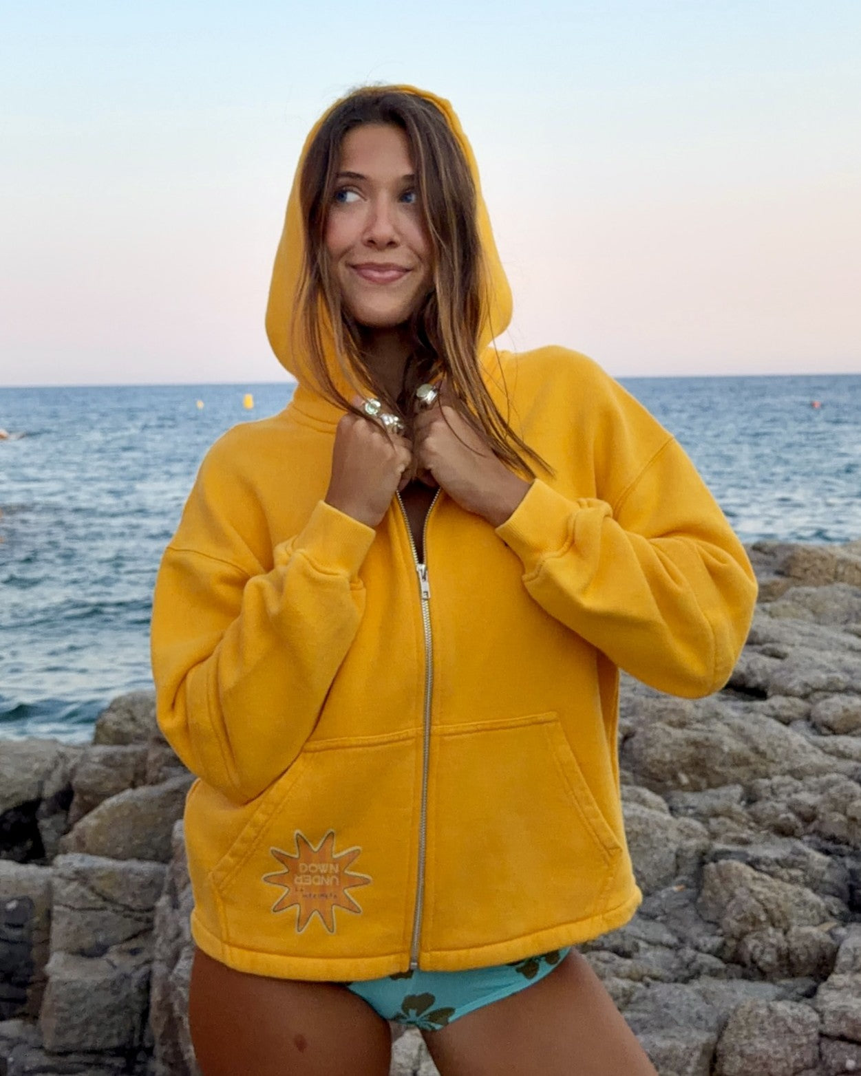 YAMBA BEACH -  Zip Hoodie
